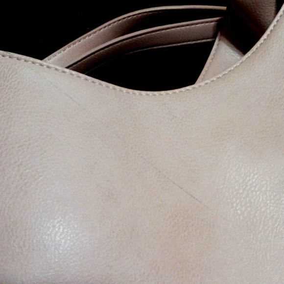 EUC Bebe Colette Triple Entry Shoulderbag in Blush Vegan Leather - Picture 3 of 6